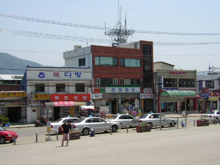 加平駅前の様子